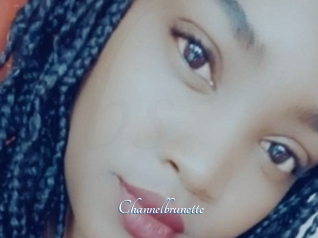 Channelbrunette