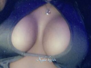 Kylie_bigtits