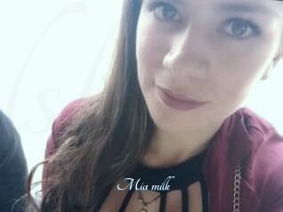 Mia_milk